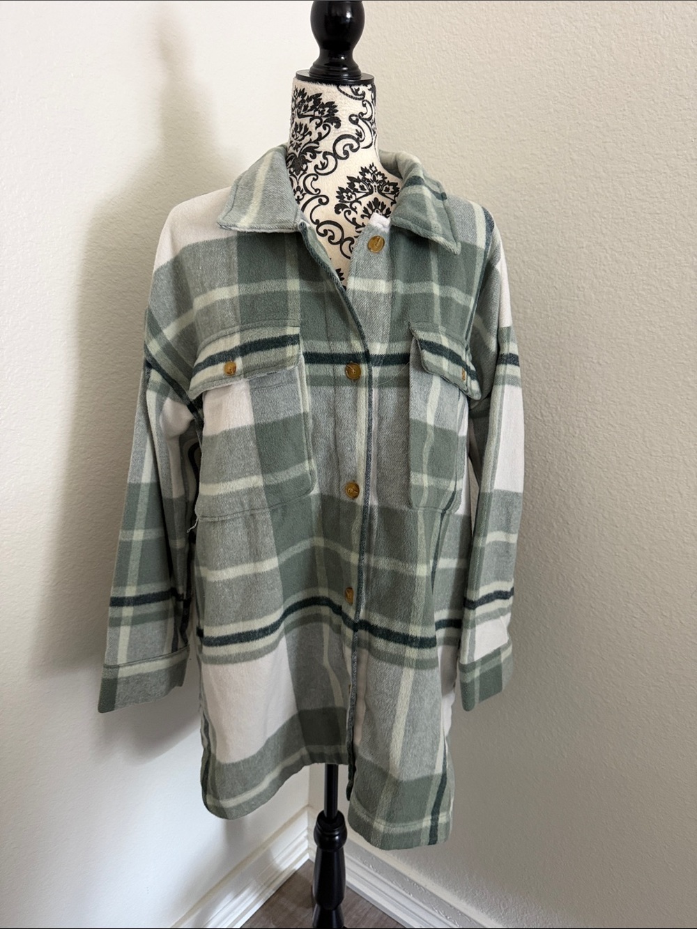Banana Republic women’s Plaid Shacket Jacket in Sage Green size large